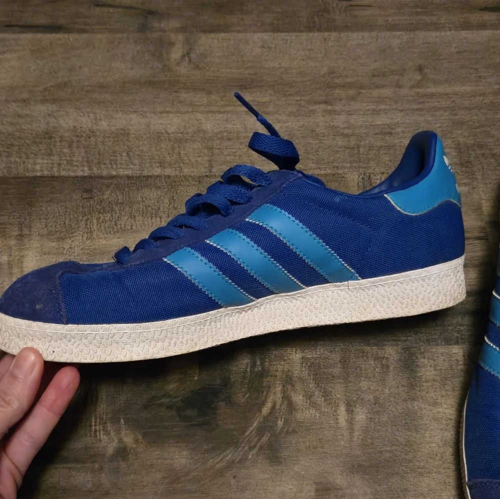 adidas Men's Blue Retro Training Sneakers